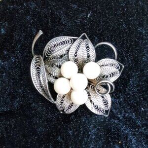 vintage silver tone fine fillegree open mesh faux pearls brooch